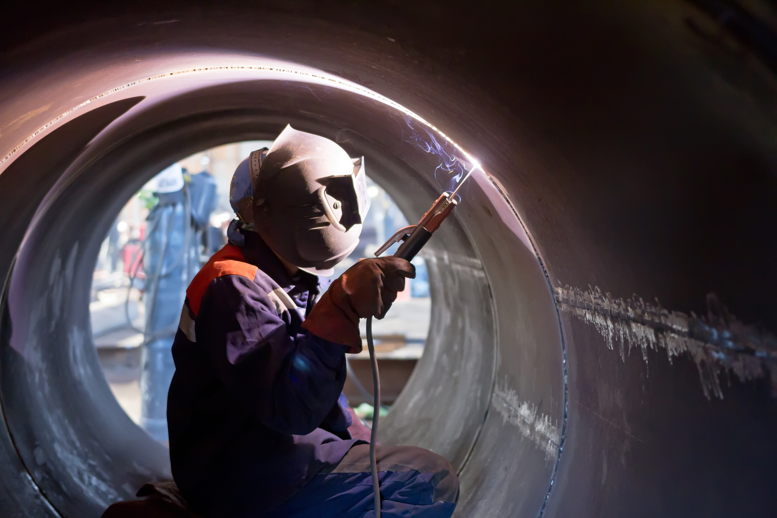 welder weld root weld from inside of big pipe